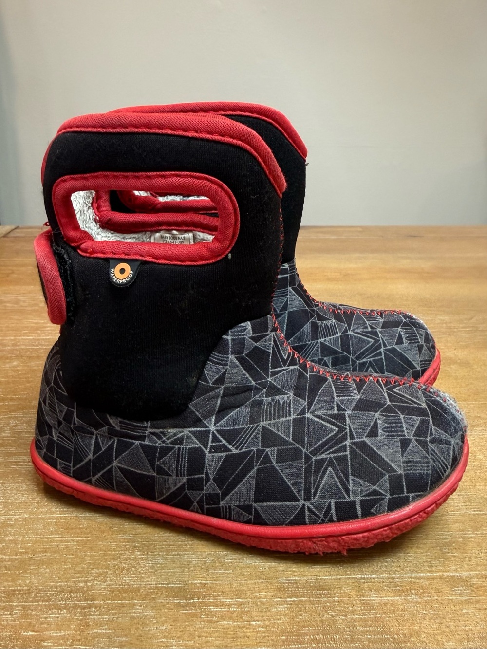 Baby Bogs Maze Geo Boots Waterproof Insulated ‎ Black Red Pull On Handle Size